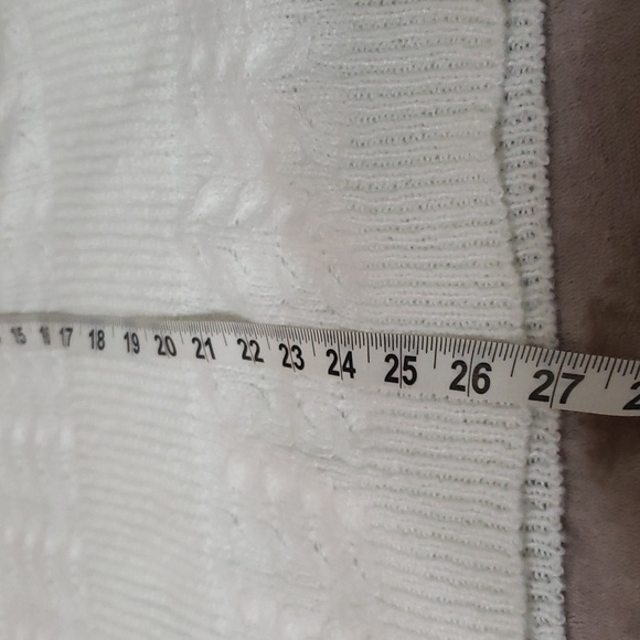 Cozy Casual. NWT. White Knit Sweater Crew Neckline Mixed Pattern Knit Size 2X/3X - Picture 8 of 16